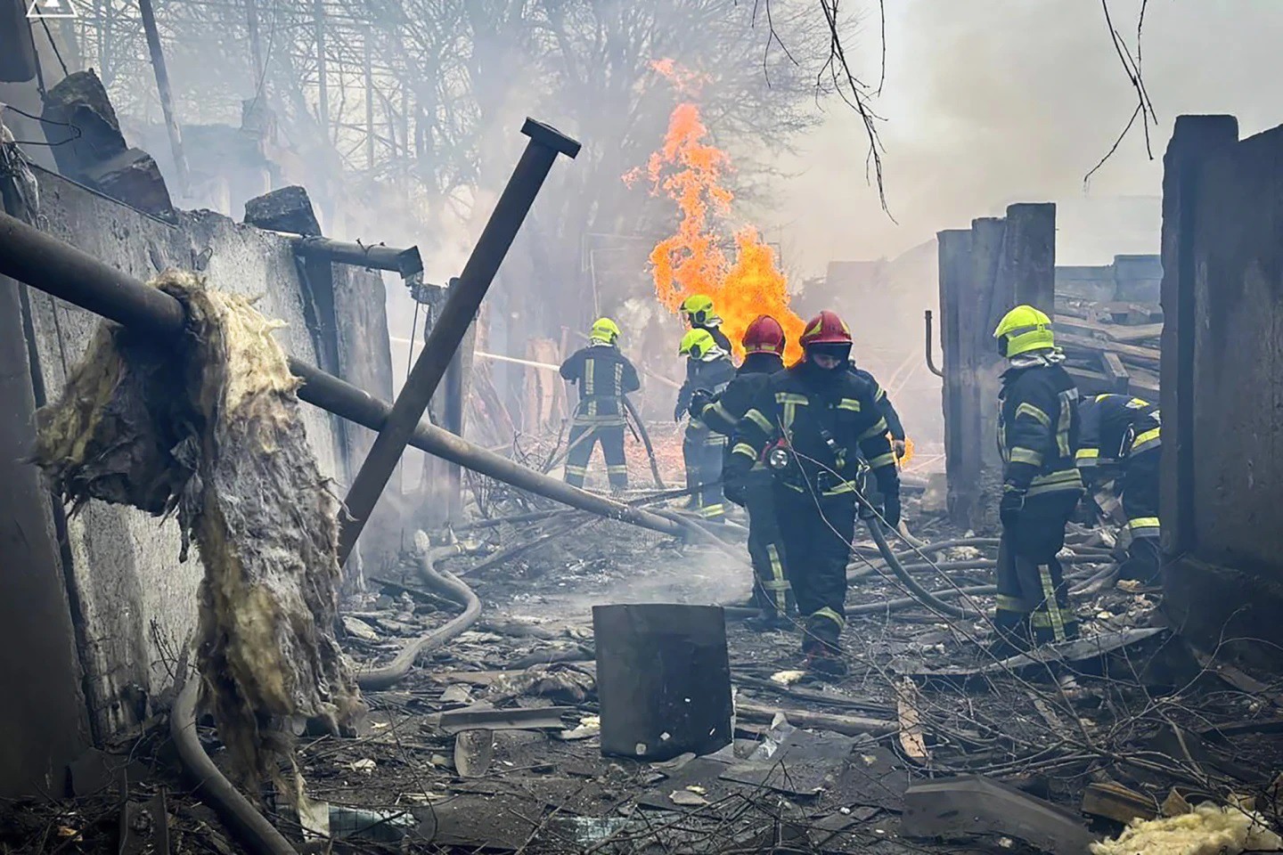 Hỏa hoạn ở Odessa sau vụ tập kích tên lửa (Reuters)