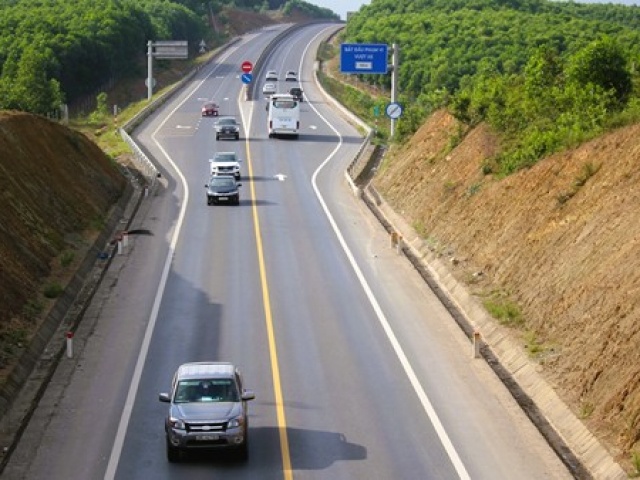 Tin tức trong ngày - Làm rõ trách nhiệm của Cục Đường bộ Việt Nam sau loạt tai nạn trên cao tốc Cam Lộ-La Sơn