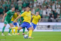 Ronaldo ghi bàn giúp Al Nassr thắng kình địch, ăn mừng cực "cháy"