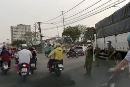 Tin tức trong ngày - 2 cụ bà tử vong trong vụ tai nạn giao thông nghiêm trọng ở huyện Bình Chánh