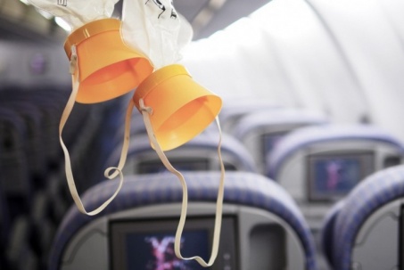 Mặt nạ dưỡng khí trên máy bay lấy oxy từ đâu?