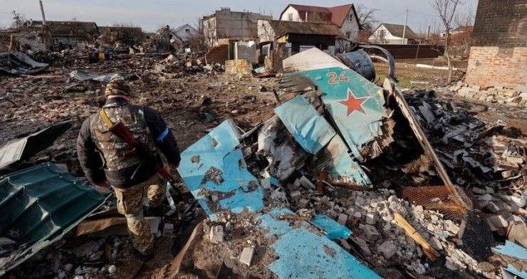 Tiêm kích Su-34 của Bga bị bắn hạ tại TP Chernihiv (Ukraine) hồi tháng 4-2022. Ảnh: THE EURASIAN TIMES