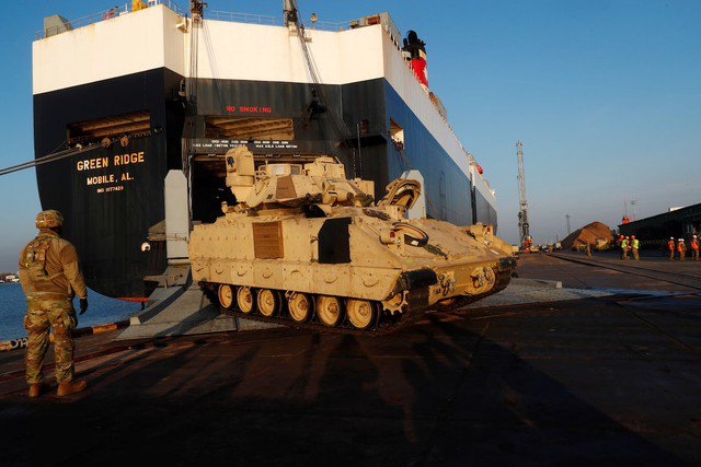 Gói viện trợ vũ khí mới của Mỹ dành cho Ukraine sẽ bao gồm 50 xe thiết giáp Bradley. Ảnh: Reuters