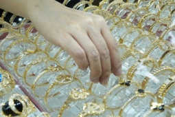 Kinh doanh - Giá vàng hôm nay 17/3: Đồng loạt lao dốc