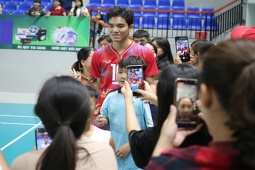 Thể thao - Đối chuyền Bích Tuyền cứu thua ngoạn mục, "rừng" fan quây kín sau trận