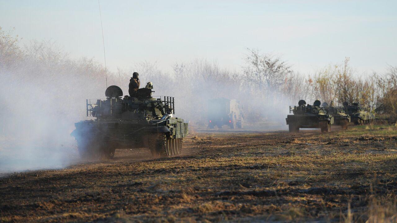 Xe bọc thép chiến đấu của Nga ở tiền tuyến Ukraine (ảnh: RT)