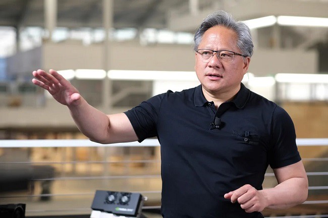&#34;Tôi từng là người rửa bát. Tôi từng dọn dẹp nhà vệ sinh. Tôi đã dọn rất nhiều nhà vệ sinh. Nhiều đến mức có thể hơn tất cả những nhà vệ sinh mà các bạn từng dọn cộng lại. Và vì vậy, bạn không thể bỏ qua dù là những việc nhỏ nhất&#34;, CEO Nvidia cho hay.
