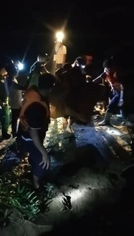Lực lượng cứu hộ đã tìm thấy 2 nữ sinh bị nước cuối trôi