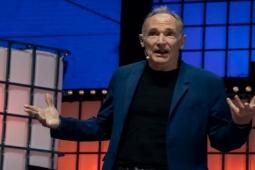 Thời trang Hi-tech - "Cha đẻ" của www đưa ra 3 dự đoán gây "sốc" về Bigtech