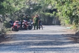 Pháp luật - Người phụ nữ nghi bị chồng đâm gục trên đường ở Bình Chánh