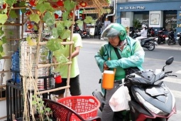 Tin tức trong ngày - Video: Mát lòng người đi đường giữa nắng nóng Sài Gòn