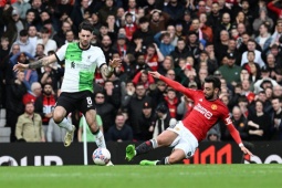 MU thắng điên rồ FA Cup: Fan Liverpool đòi thẻ đỏ, tố Fernandes được nương tay