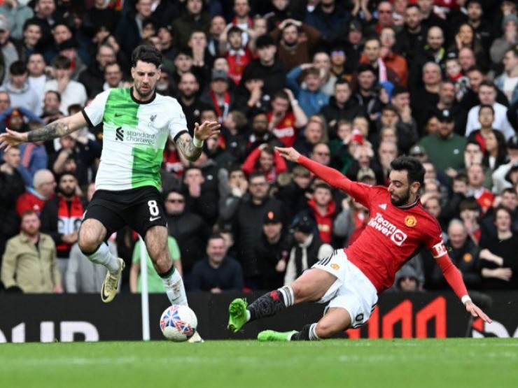 MU thắng điên rồ FA Cup: Fan Liverpool đòi thẻ đỏ, tố Fernandes được nương tay