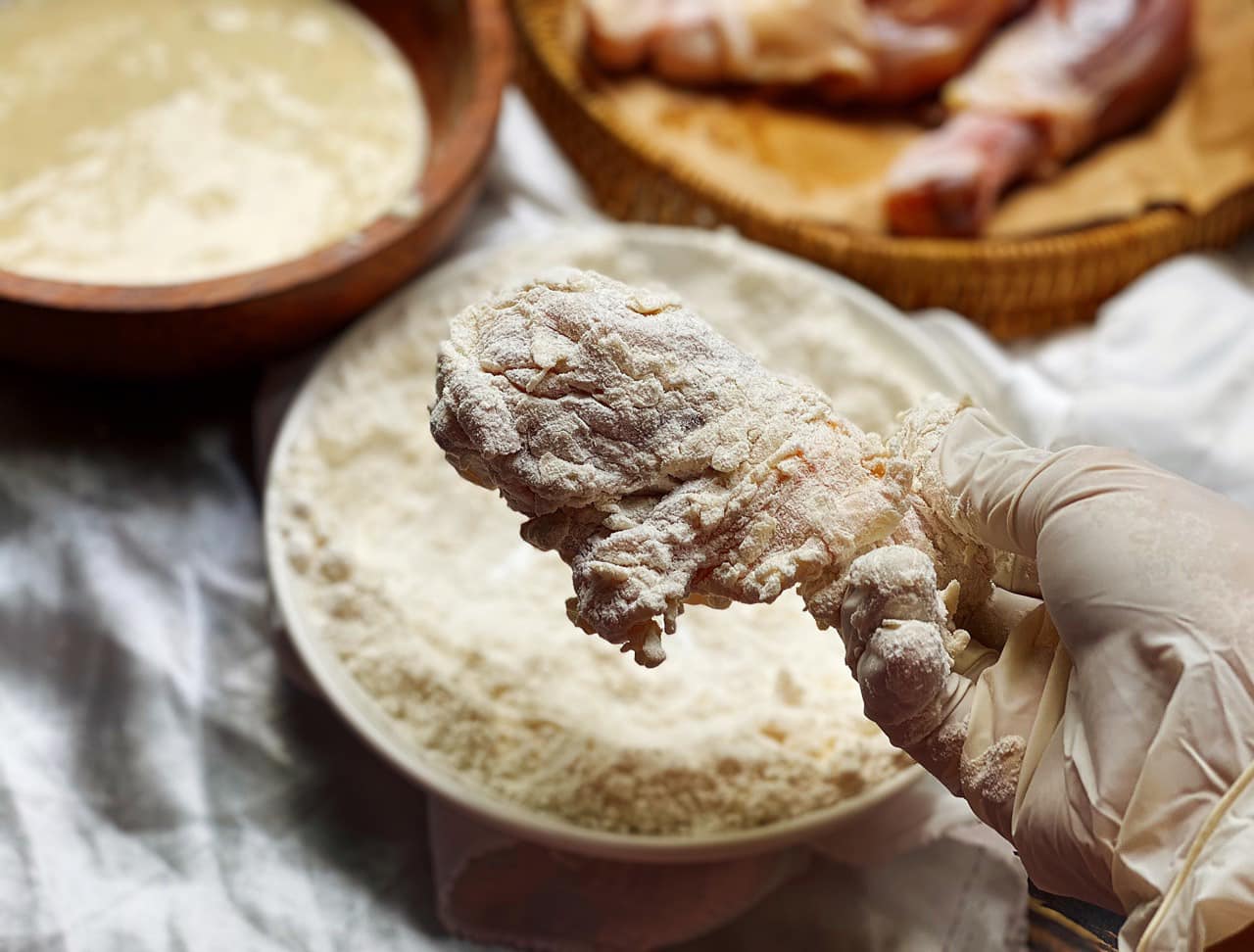 Tiếp theo là một lớp bột khô.