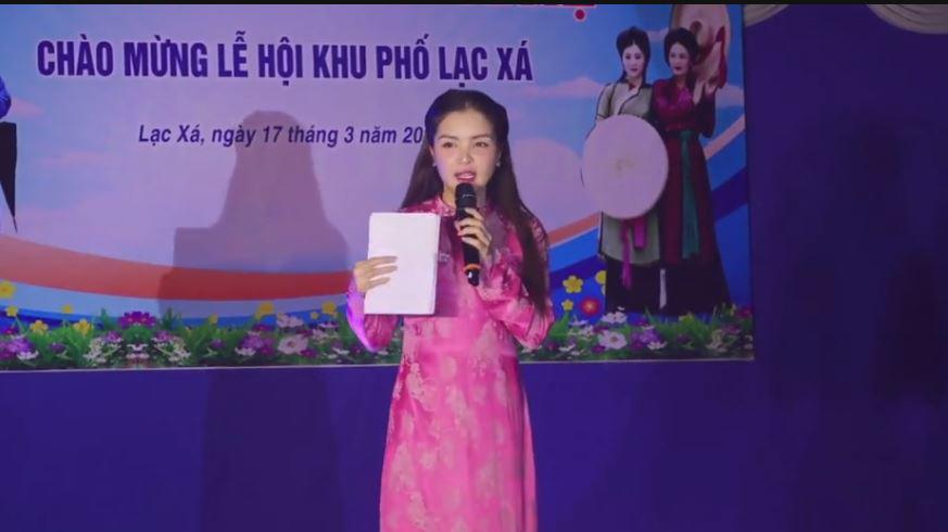 Hòa Minzy về quê diễn hội làng, chị gái xinh đẹp hiếm hoi lộ diện - 1
