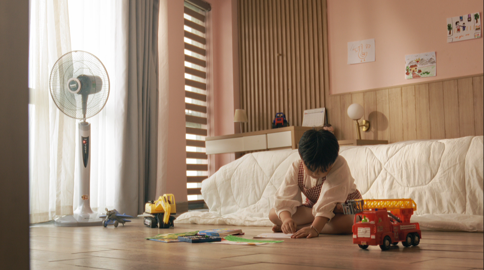 Hình ảnh sản phẩm của Benny xuất hiện trong MV Yêu Bền Bỉ