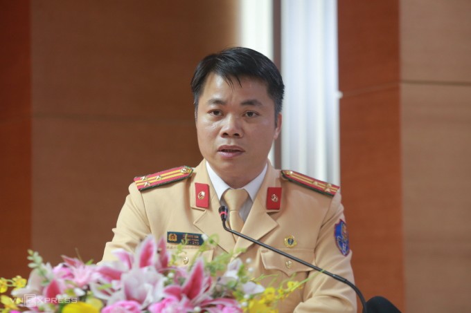 Thượng tá Hòa phát biểu tại hội thảo, sáng 19/3. Ảnh: Gia Chính