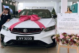 Bạn trẻ - Cuộc sống - Người phụ nữ được công ty thưởng ô tô sau 10 năm cống hiến