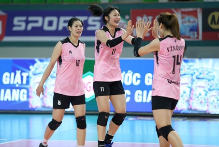 Chấn động bóng chuyền nữ VN: Vietinbank thắng Ninh Bình, Đức Giang suýt thua Quảng Ninh sau 5 set