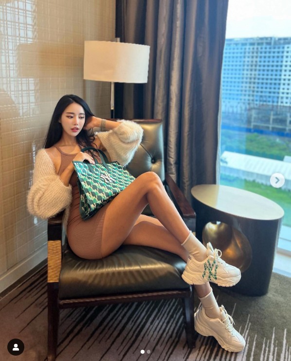 Cô chủ shop mảnh mai hơn người mẫu dù ăn uống thả phanh - 7