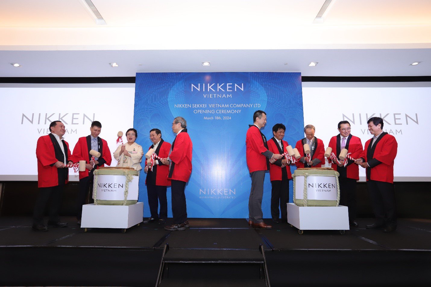 Nghi thức Kagami Biraki tại sự kiện khai trương