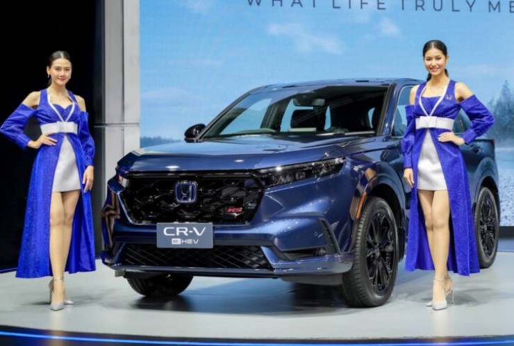 Tầm giá nhỉnh 1 tỷ đồng, chọn Mazda CX-8 hay Honda CR-V? - 1