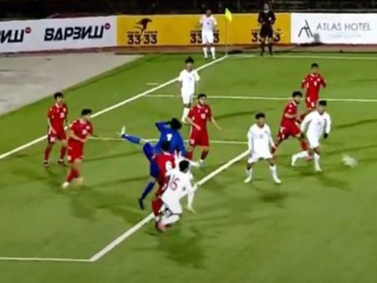 Video bóng đá U23 Việt Nam - U23 Tajikistan: Thế trận cởi mở, Văn Chuẩn cứu thua (Giao hữu)
