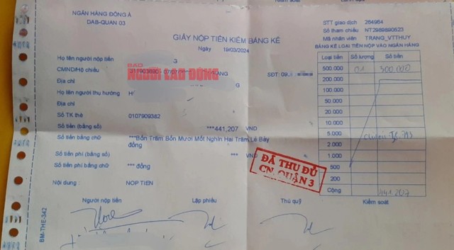 Một chủ thẻ của Ngân hàng Đông Á mở tài khoản từ thời sinh viên, đến ngày 19-3 ra chi nhánh ngân hàng này vẫn bị tính phí gần 450.000 đồng phí SMS Banking, sau đó mới được hủy tài khoản