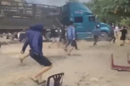 Pháp luật - 30 thanh niên trong vụ hỗn chiến trước sân vận động ở Quảng Bình lãnh án