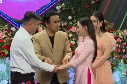 Bị gái xinh “từ chối phũ”, anh chàng vẫn quyết không buông