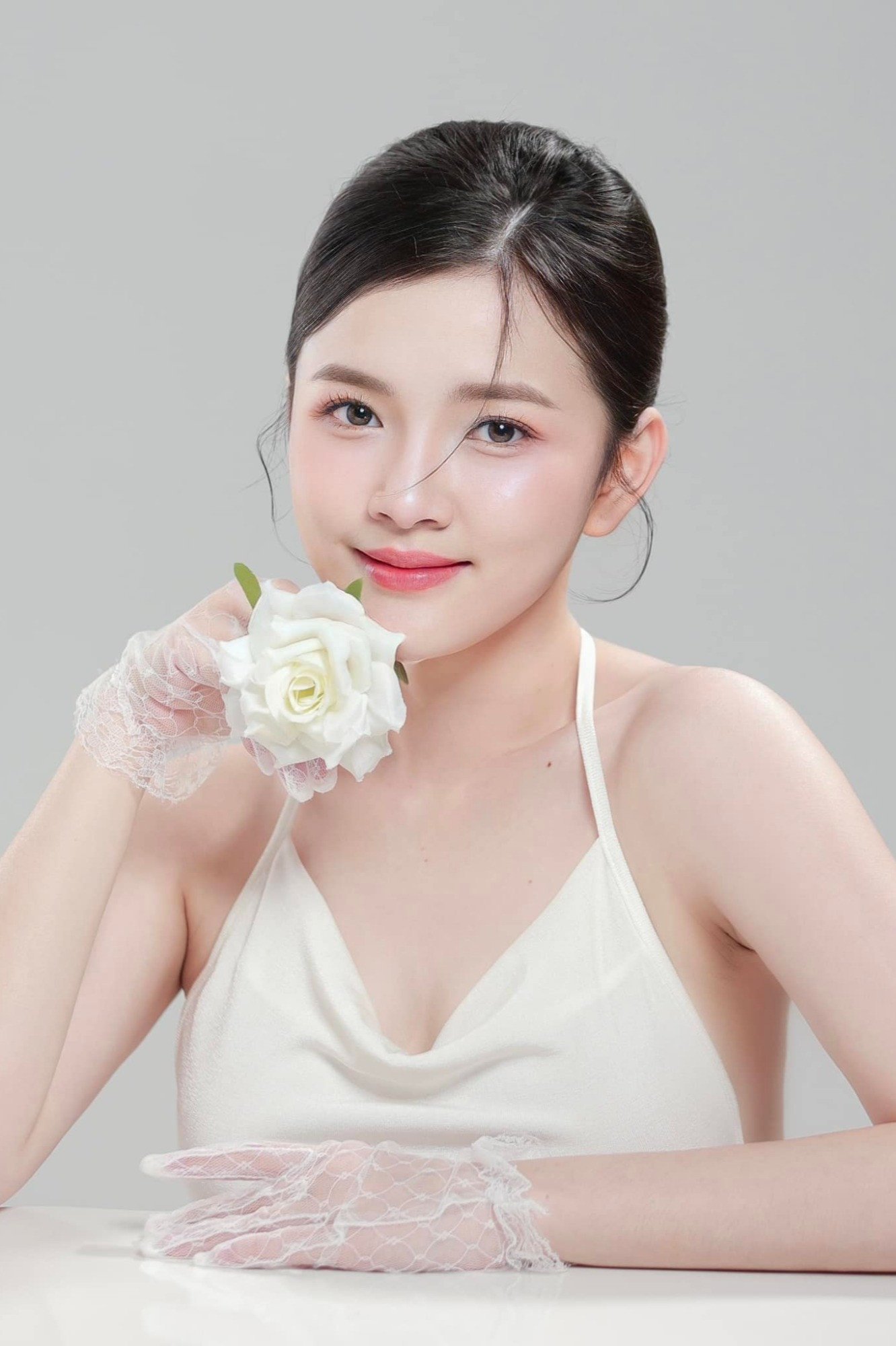 Hà Khánh Linh là gương mặt MC trẻ của đài VTV.