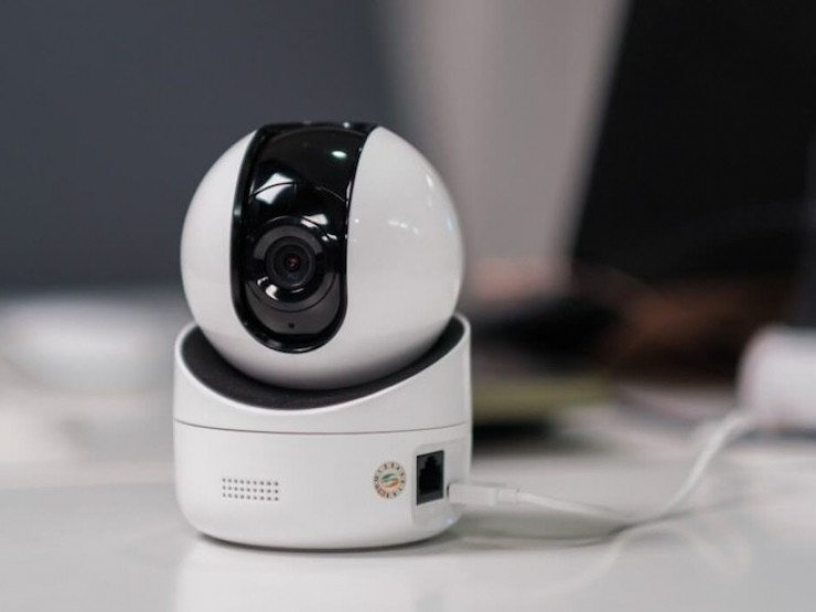 Một nhà mạng đang tặng camera cho người dùng Internet cáp quang