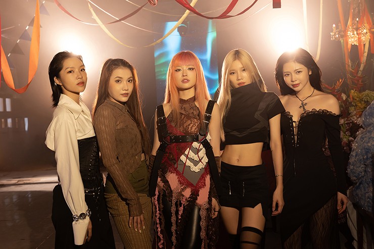 Nhóm nhạc từng được đào tạo tại Hàn Quốc lần đầu “tái hợp” trong MV của Suni Hạ Linh - 3