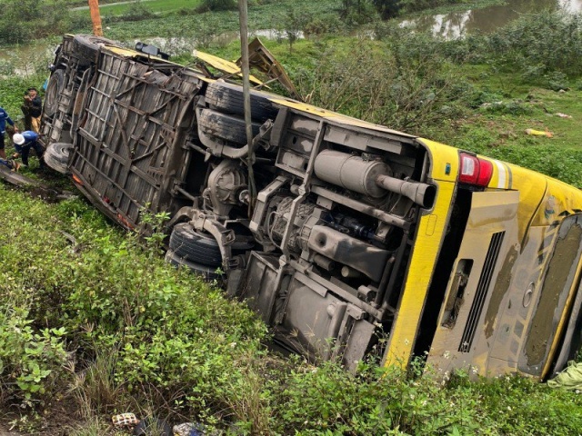 Tin tức trong ngày - Nghệ An: Thông tin ‘chết hết rồi’ trong vụ lật xe khách là không đúng