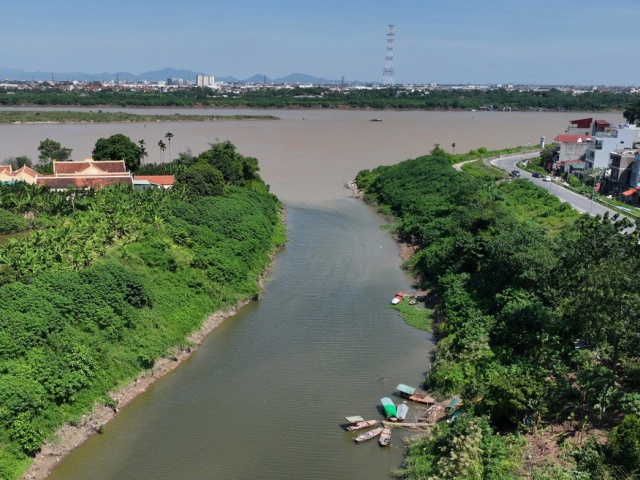 Tin tức trong ngày - Làm sớm hai đập dâng để 'cứu' sông Hồng
