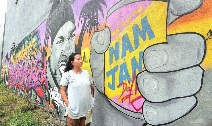 Những bức tranh được các hoạ sĩ vẽ trong nhiều ngày. Ảnh: MINH TRƯỜNG.