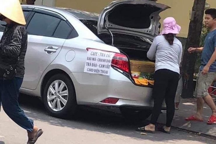 Chuyện thật như đùa: Lái xế hộp tiền tỷ đi bán hàng rong - 2