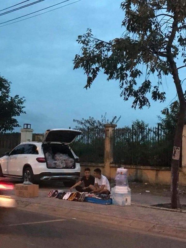 Chuyện thật như đùa: Lái xế hộp tiền tỷ đi bán hàng rong - 4