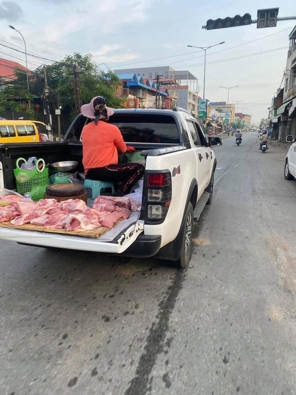 Chuyện thật như đùa: Lái xế hộp tiền tỷ đi bán hàng rong - 9