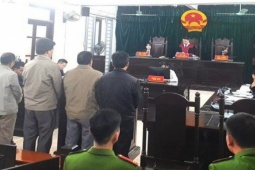 Pháp luật - Bốn cán bộ thôn được hàng trăm người dân xin giảm án bị tuyên phạt 21 năm tù