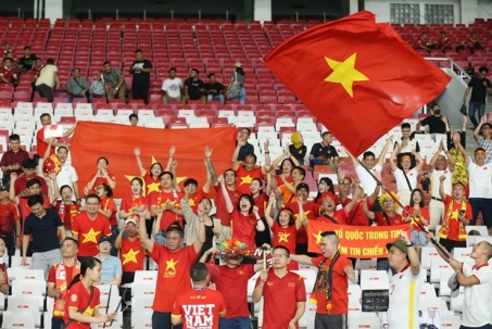 Fan hào hứng dự đoán ĐT Việt Nam đấu Indonesia, thắt chặt an ninh ở Bung Karno