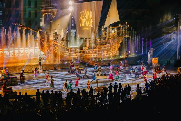 Du khách trong chuyến đại hải trình Voyage đi tới những vùng đất thần kỳ tại Grand World
