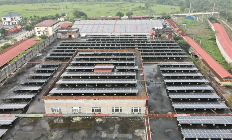 Giai đoạn 1 xây dựng chợ Hội (chợ loại 1) có 1.000 gian hàng với tổng mức đầu tư 251 tỷ đồng, trên diện tích 4,4ha. Đến năm 2013, chợ Hội đưa vào sử dụng, trở thành trung tâm bán buôn, bán lẻ được đánh giá là lớn nhất khu vực với nhiều mặt hàng.