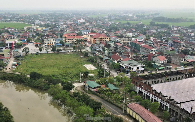 Đến năm 2016, UBND tỉnh Hà Tĩnh tiếp tục bàn giao khu đất 9.726m2 để chủ đầu tư thực hiện giai đoạn 2 làm dự án khách sạn - trung tâm thương mại dịch vụ tổng hợp với số vốn đầu tư 150 tỷ đồng. Dự án bao gồm các hạng mục khu nhà hàng, khách sạn, cổng chính, cổng phụ, khu dịch vụ tổng hợp và văn phòng cho thuê, khu massage và karaoke,...