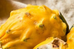 Thị trường - Tiêu dùng - Loại quả có màu hiếm thấy, giá từng đắt gấp 15 lần bình thường "gây sốt'