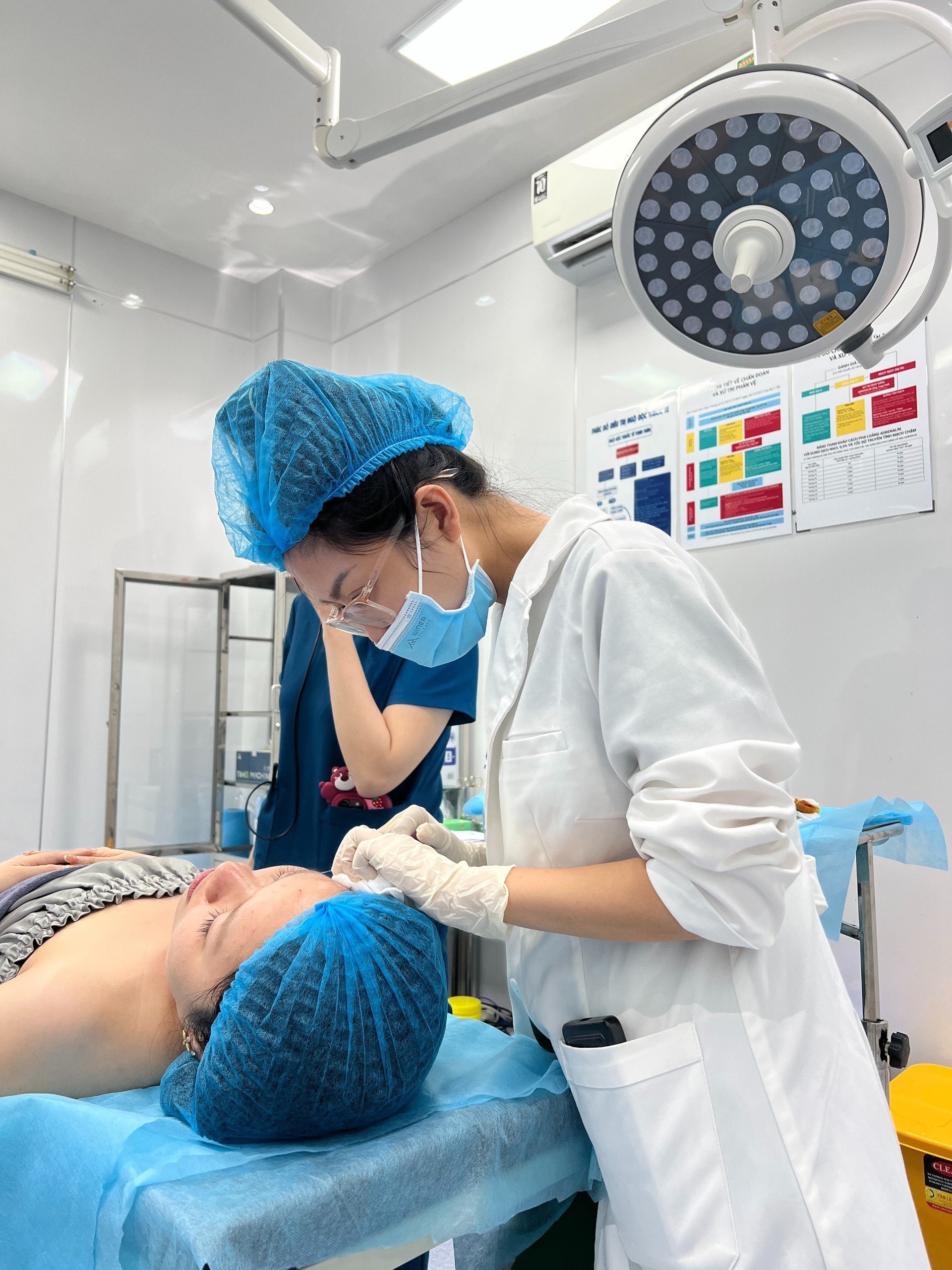 Sự cầu tiến và tận tâm với nghề chính là chìa khóa thành công của bác sĩ trong lĩnh vực trẻ hóa