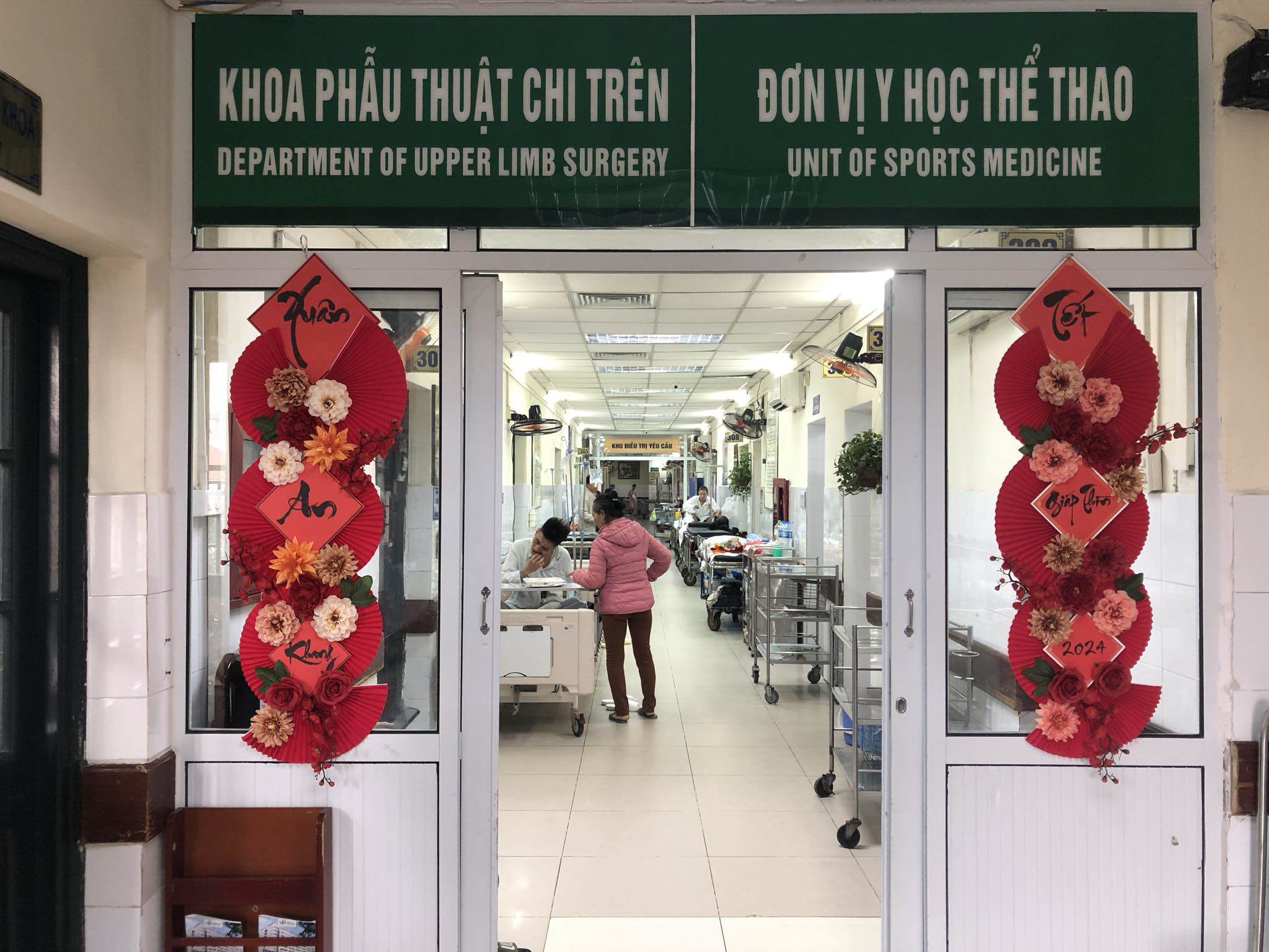 Nhiều người bệnh đến khám nhưng phải ra về vì bệnh viện không đủ vật tư y tế