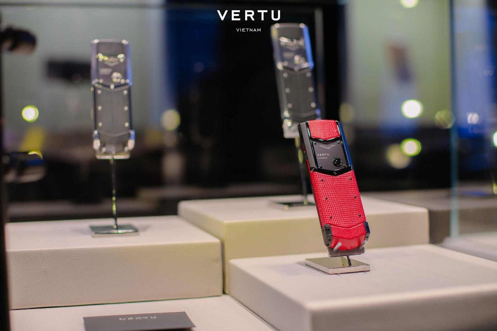 Dòng Vertu Signature 4G tại Vertu Việt Nam chính hãng đang được khách hàng quan tâm.