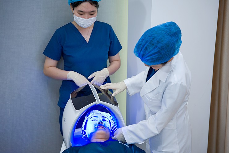 Ánh sáng xanh LE VLANC an toàn tuyệt đối được ứng dụng điều trị vàng da cho trẻ sơ sinh