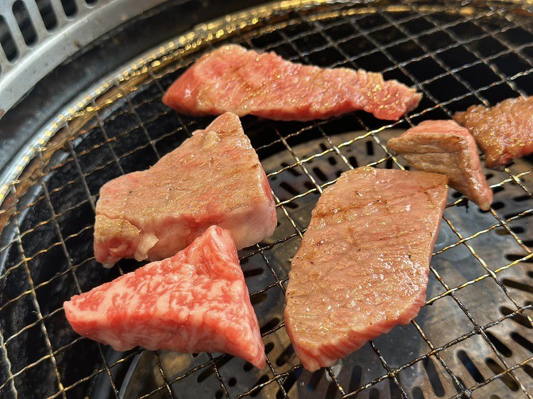 Thịt bò Kobe nổi tiếng thế giới được bán với giá hàng triệu đồng/kg. (Ảnh: Hà My).